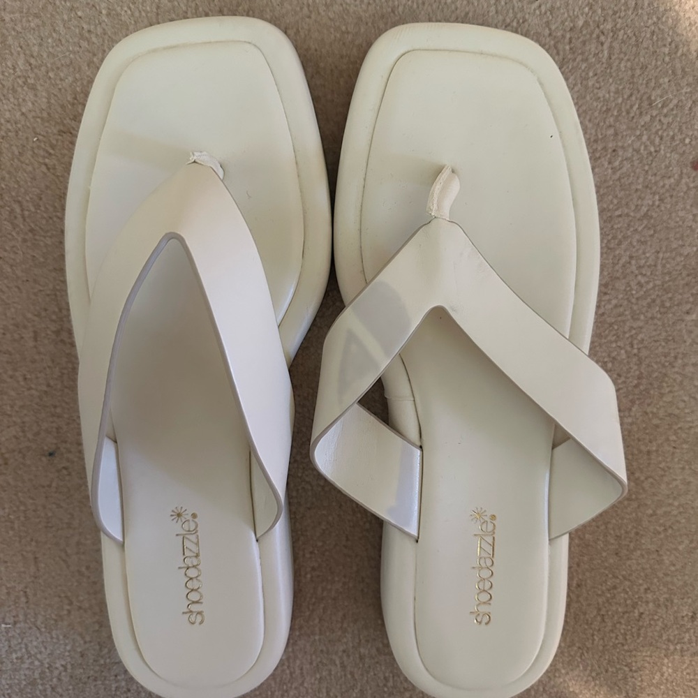 Shoe Dazzle Women's Elegant Cream Sandals